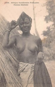 AFRICA OCCIDENTALE FRANCE FEMME MALINKE WOMAN NUDITY POSTCARD (c. 1910)