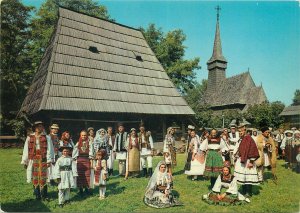 Vedere costume populare Postcard Port popular Muzeul satului Bucuresti