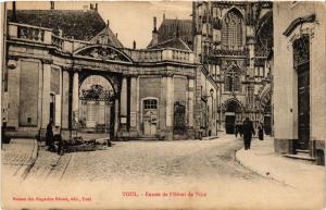 CPA TOUL - Entrée de l'Hotel de Ville (483442)