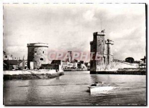 Modern Postcard La Rochelle CH March out of the port and the church Saint Savior