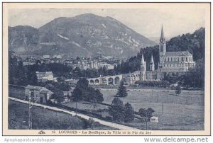 France Lourdes La Basilique la Ville et le Pic du Jer