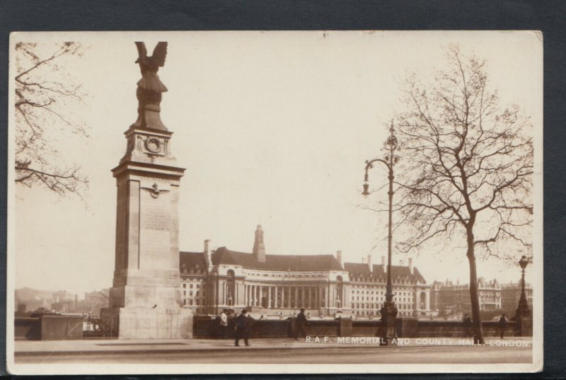 London Postcard - R.A.F. Memorial and County Hall    RS19592