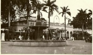 indonesia, SUMATRA MEDAN, Hotel De Boer, Fountain (1920s) Real Photo