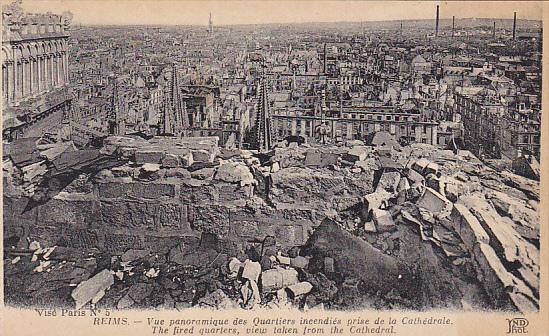 France Reims Cathedrale Vue panoramique des Quartiers incendies prise de la C...