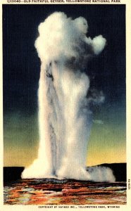 USA Old Faithful Geyser Yellowstone National Park Linen Postcard 09.82