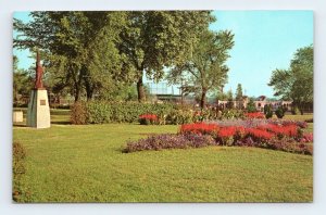 Flower Garden Riverview Park Clinton Iowa  IA UNP Unused Chrome Postcard A14