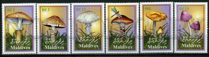 509690 MALDIVES mushrooms stamp set