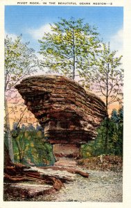 AR - Eureka Springs, Ozarks. Pivot Rock