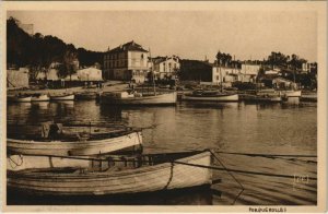 CPA PORQUEROLLES Panorama pris de la Jetee (1111585)