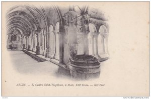 Le Cloitre Saint-Trophisme, Le Puits, XII Siecle, Arles (Bouches du Rhone), F...