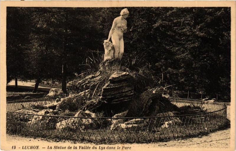 CPA LUCHON La Statue de la Vallée du Lys dans le Parc (612002)