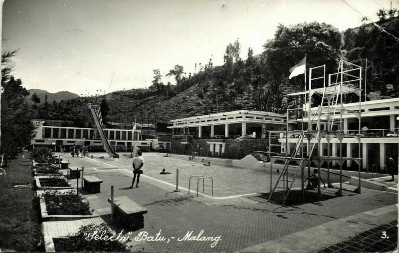 indonesia, JAVA MALANG, Selecta Batu, Swimming Pool (1955) RPPC Postcard 