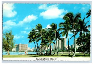 Vintage Waikiki Beach, Hawaii. Postcard AZE