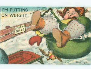 Pre-Linen Comic WOMAN FALLS OFF SLED ON TO BIRD AB9564@