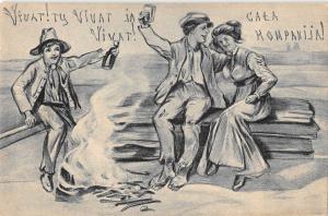 BG19124 men drincking couple cala kompanija poland