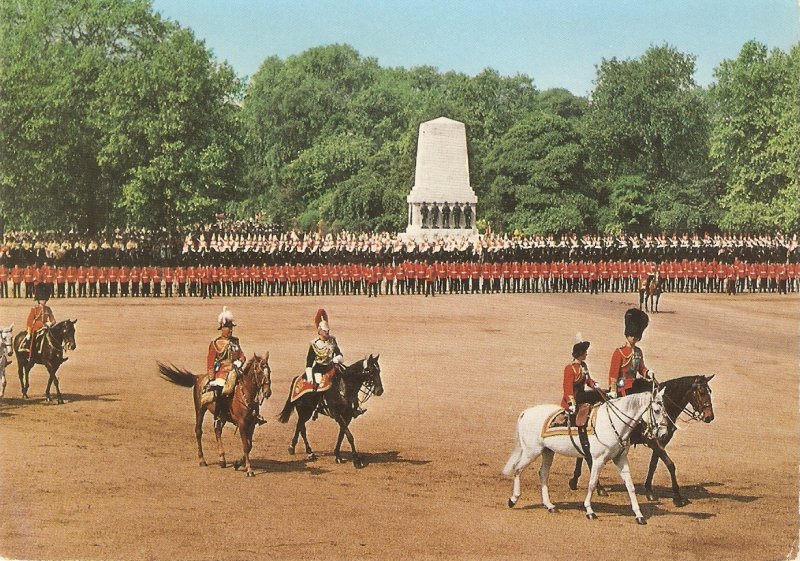 Horse Guards Parada. London Nice modern english postcard