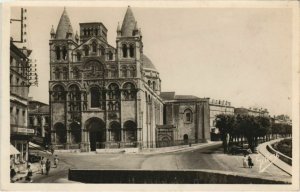 CPA Angouleme- Cathedrale Saint Pierre FRANCE (1073610)