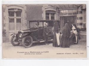 CAEN : l'arrivée d'un malade à la clinique de la Miséricorde (ambulance - ...