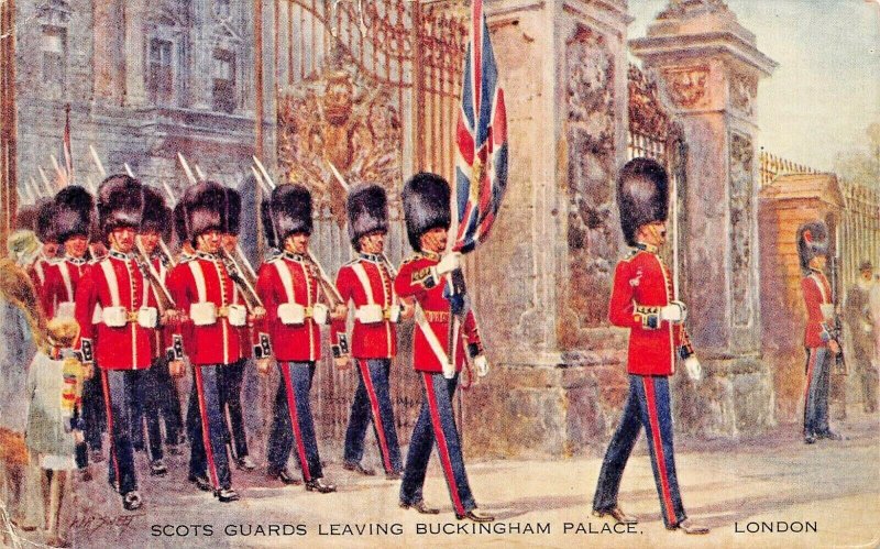 LONDON ENGLAND~SCOTS GUARDS LEAVING BUCKINGHAM PALACE~1930s POSTCARD 