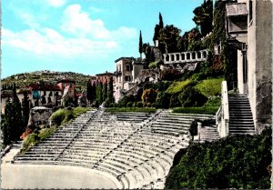 CONTINENTAL SIZE POSTCARD THE SEATED AMPHITEATRE AT VERONA ITALY SERRATED CARD