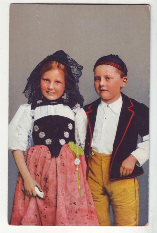P1180  old card unused Switzerland Berner Bueb und Meitschi children boy and gir