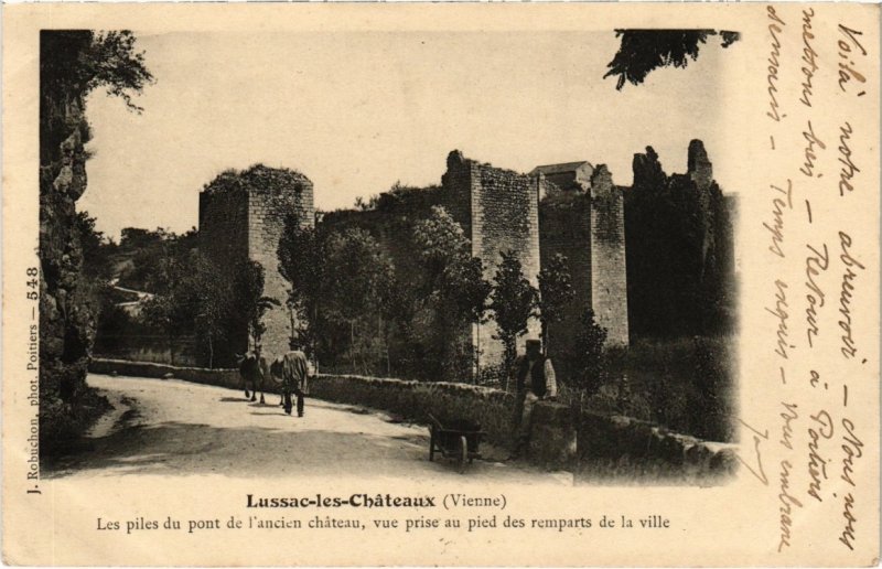 CPA Lussac-les-Chateaux (111587)