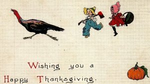 1913 HAPPY THANKSGIVING TURKEY RUNNING FROM BOY W/ AXE EMBOSSED POSTCARD 34-86