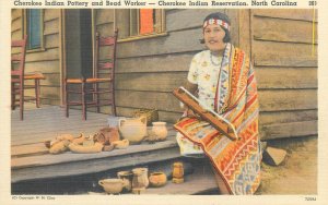 American native ethnic type cherokee pottery and bead worker handicraft Carolina 