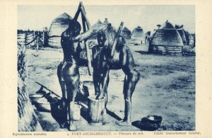 chad tchad, FORT-ARCHAMBAULT, Native Women Pounding Millet (1920s) Postcard