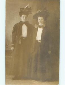 rppc Pre-1918 Fashion WOMEN BOTH WEAR LARGE FASHIONABLE HATS & BOWS AC7689