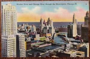 Vintage Postcard 1930-1945 Wacker Drive Skyscrapers, Chicago, Illinois (IL)