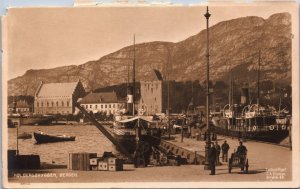 Norway Holberg Bryggen Bergen Eneret Mittet & Co RPPC C061