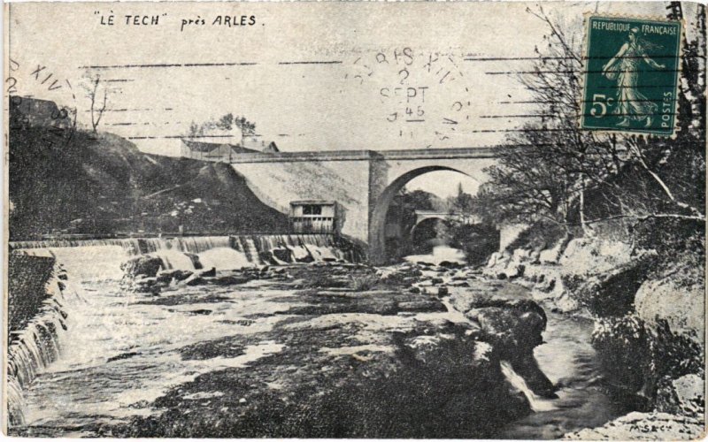 CPA ARLES Le Tech pres Arles (1290623)