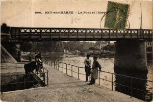 CPA BRY-sur-MARNE Le Pont et l'Abreuvoir (600162)