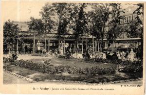 CPA VICHY Jardin des Nouvelles Sources et Promenade couverte (266805)