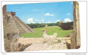 Chichen Itza, Castle (Background), Yucatan, Mexico, 1940-1960s