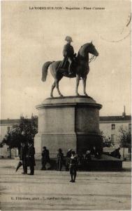 CPA LA ROCHE-sur-YON - Napoleon - Place d'Armes (297709)