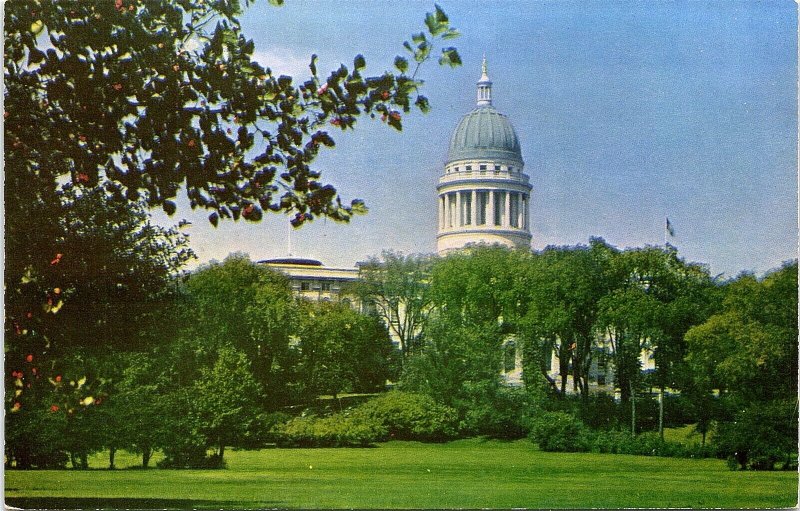 Postcard~State House~Augusta, Maine~Vintage~A97 