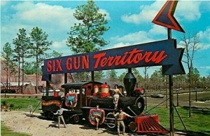 FL, Silver Springs, Florida, Ghost Town of the Old West, Can-Can Dancers