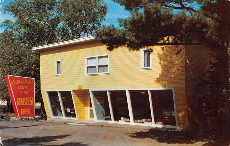 Copper Harbor Michigan entrance view Keweenaw Agate Shop vintage pc BB240