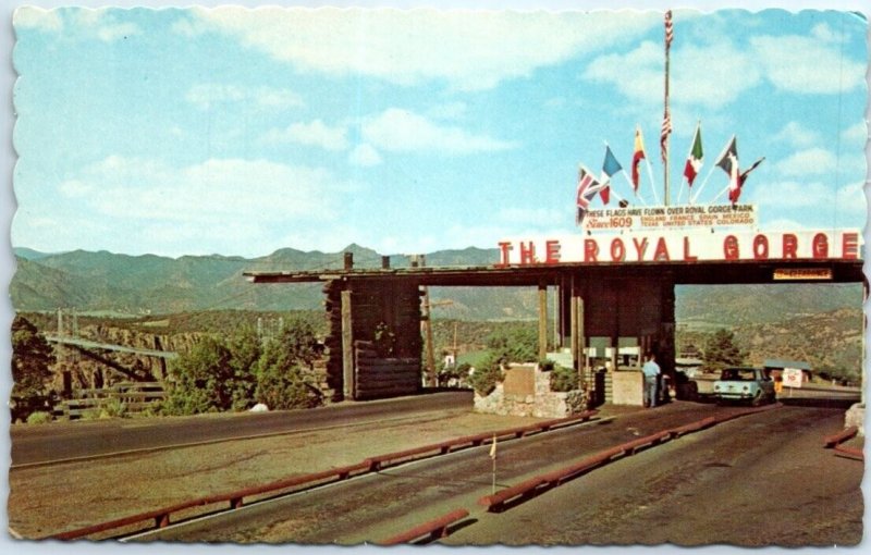 Postcard - Entrance gate at the Royal Gorge - Cañon City, Colorado