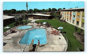 SACRAMENTO, CA California ~ c1960s  Roadside CARAVAN INN ~ Pool Postcard