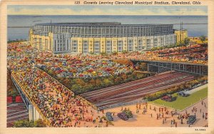 F72/ Cleveland Ohio Postcard Municipal Stadium Linen Crowd Indians Browns 12