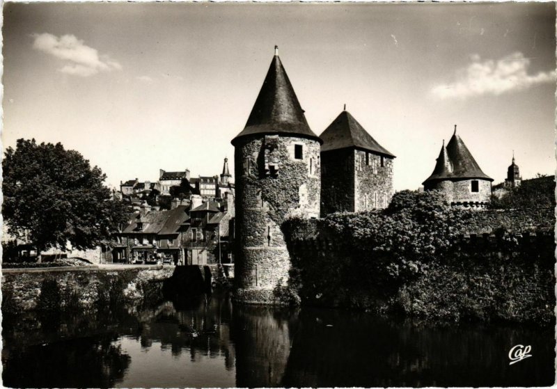 CPM Fougeres- Entree du chateau FRANCE (1022608)