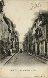 CPA LISIEUX - Rue de BEAUMONT-en-AUGE (140457)