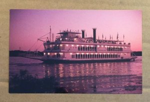 UNUSED POSTCARD - QUAD CITIES, SUNSET DINNER ON THE MISSISSIPPI, BETTENDORF IOWA