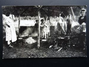 Kent HOP PICKERS at GOUDHURST c1950/60's RP Postcard by A.V. Talbot