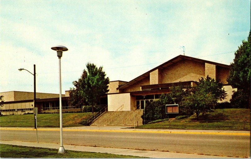 University Wisconsin Stevens Point Filedhouse Wyman tony Fusare Vintage Postcard 