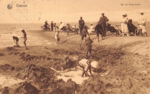 Belgium 1926 Ostende Sur un Brise-Lames Children Playing in Sand postcard