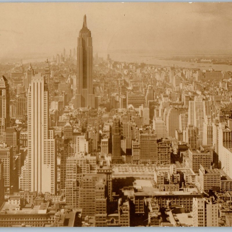 c1940s New York City, NY RPPC Rockefeller Center 70th Floor RCA Building A186